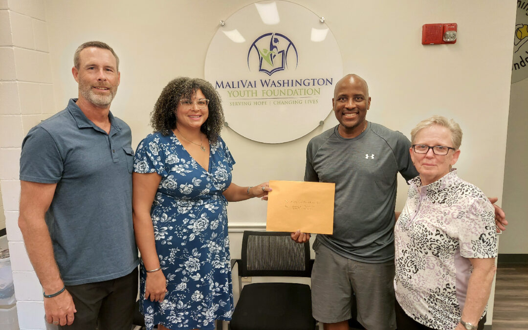 Mali Vai Washington for his Youth Center